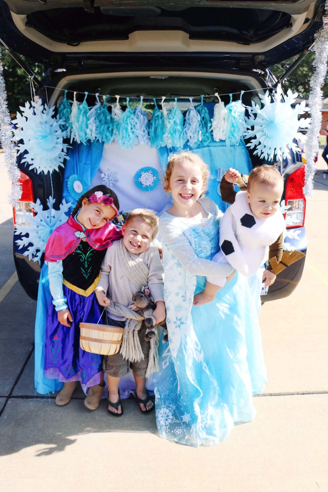 Frozen Themed Trunk or Treat – At Home With Natalie